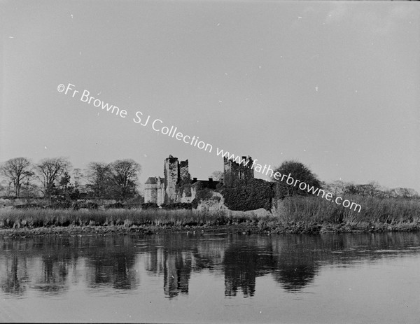 CARRICK CASTLE WHERE DERMOD O'HURLEY WAS CAPTURED 1592 FROM S.SIDE RIVER